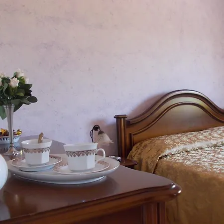 Oda ve Kahvaltı Kale *